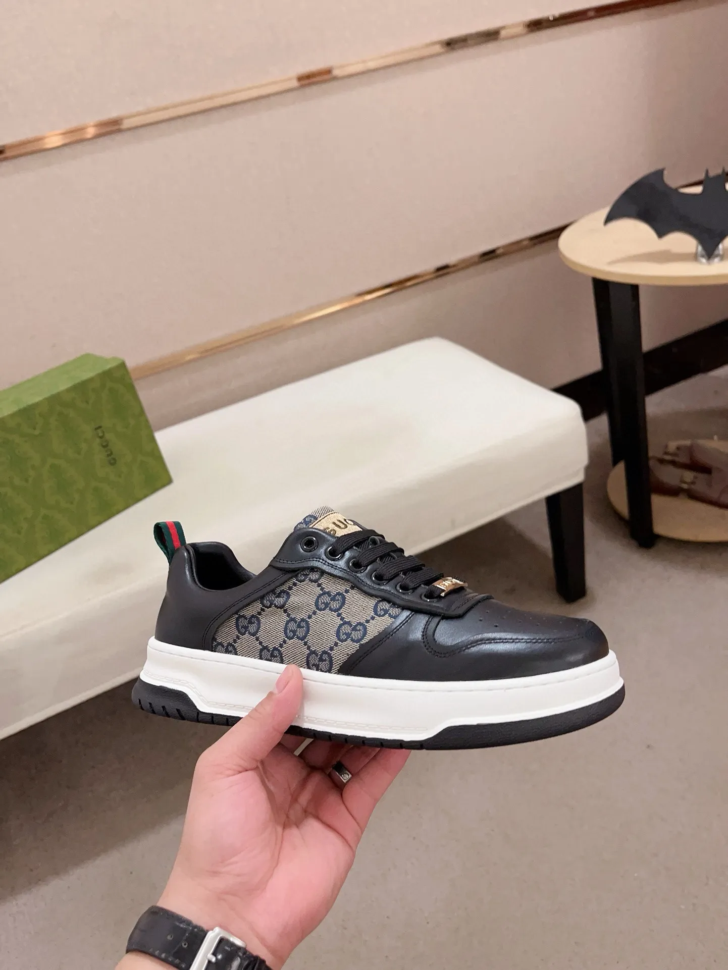 Men's clothing and shoes💰:400💰 (GUCCI) The latest model from the official website 🎁🎁Casual and fashionable men's shoes👟, hot style 💥The version is simple and elegant, exclusive for trendy men. Unique official website latest brand elements 👑Gucci original decoration, fashionable and generous, the fabric is original cowhide ✅sheepskin lining, the official website specifies wear-resistant casual outsole, the classic model is taken in kind at the counter🎬38-44 (45 is not returned or exchanged)